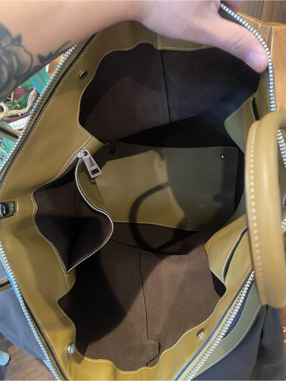 TOD'S Di Swing Mustard Leather Top-Zip Tote with Detachable Shoulder Strap - Picture 8 of 12